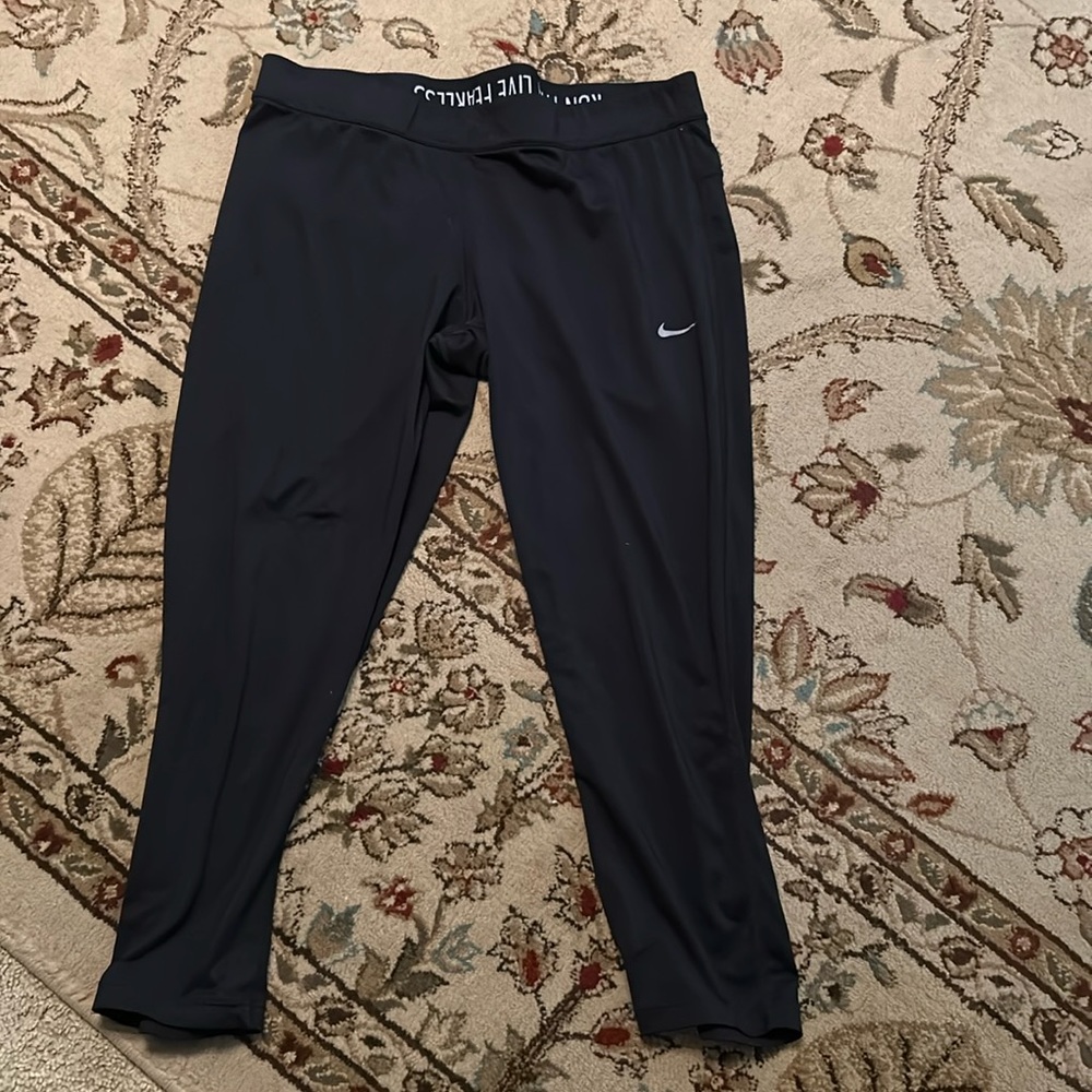 Nike 3/4 length dri fit leggings